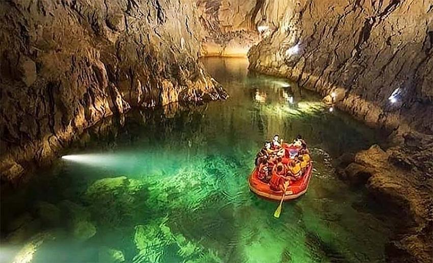  Altınbeşik Mağarası ziyaretçi rekoru kırdı.