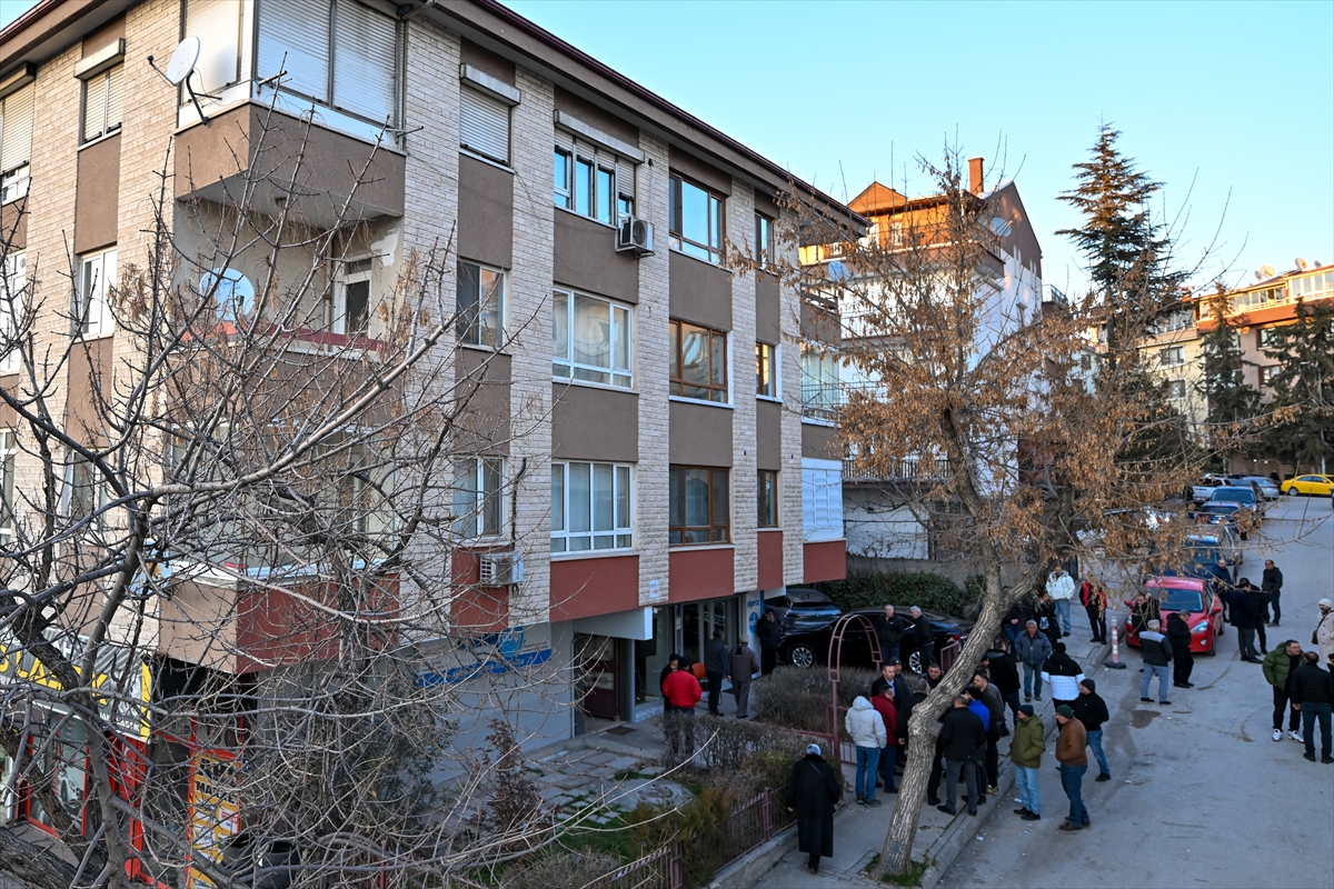 ANKARA - Başkentte aynı aileden 3 kişi evlerinde ölü bulundu