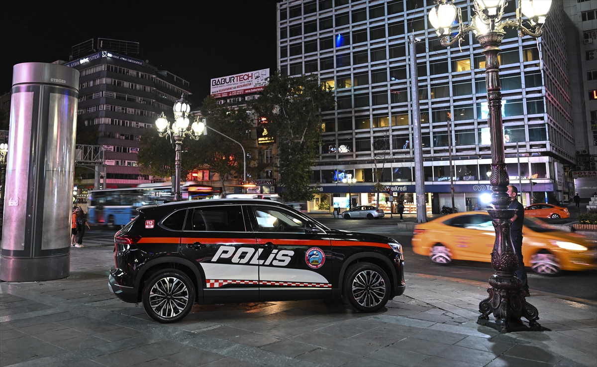 Ankara'da Yunuslar yerli otomobil Togg'la devriye görevine başladı
