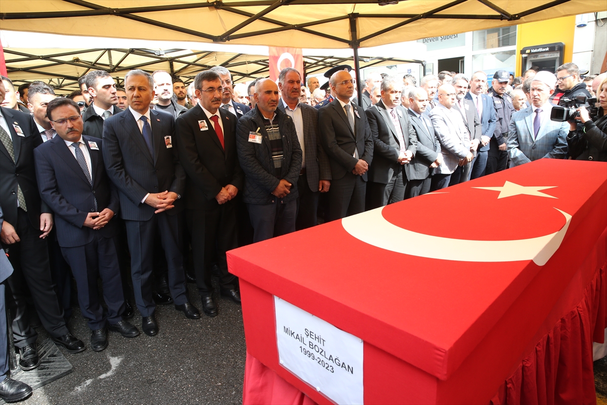 Ankara'daki saldırıyı gerçekleştiren teröristlerin katlettiği şehit veteriner teknikeri defnedildi