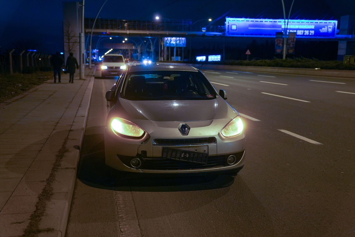ANKARA - Seyir halindeki araçtan atlayan genç kız hayatını kaybetti
