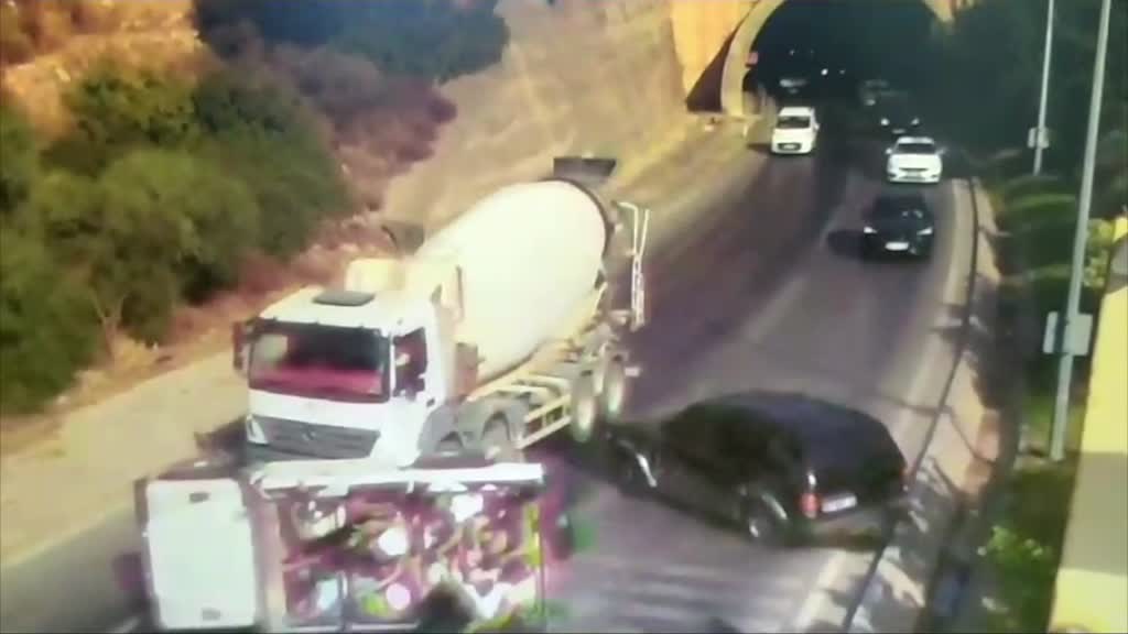 ANTALYA - Alanya'da 3 aracın karıştığı kazada 1 turist öldü, 10 kişi yaralandı - Kaza anı