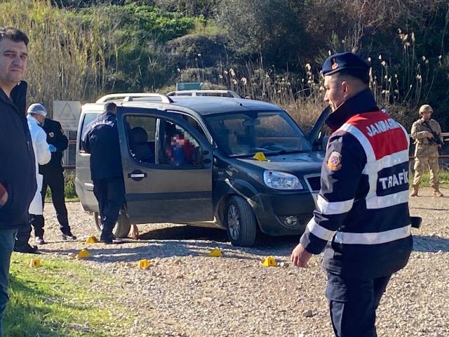 Antalya'da biri muhtar 3 kişinin cansız bedeni aynı otomobilde bulundu