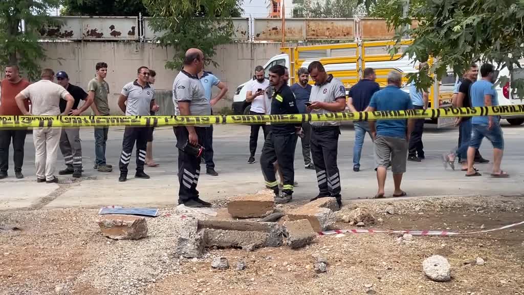 Antalya'da hırsızlık için yer altı elektrik şebeke hattına giren kişinin cesedi bulundu