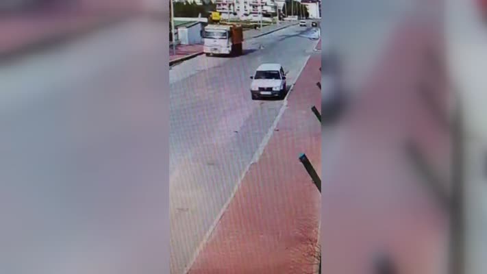 Antalya da Köpekten kaçan çocuk, kamyonun çarpması sonucu ağır yaralandı