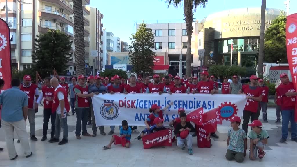 Antalya’da Kumluca Belediyesinden işçi çıkarıldığı iddiası