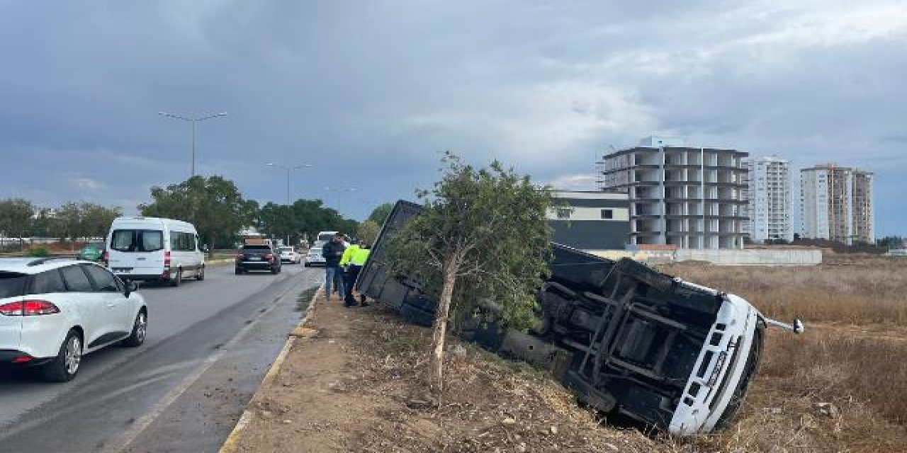 Antalya'da Tur midibüsü devrildi: 1 turist öldü, 13 kişi yaralandı