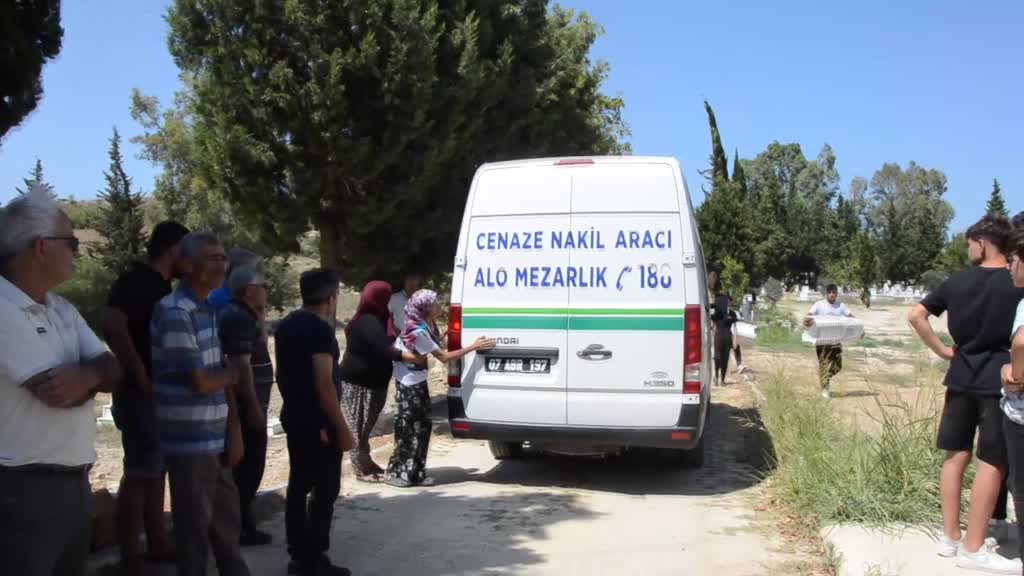 ANTALYA - Otomobil ile çarpışan motosikletteki 2 genç öldü