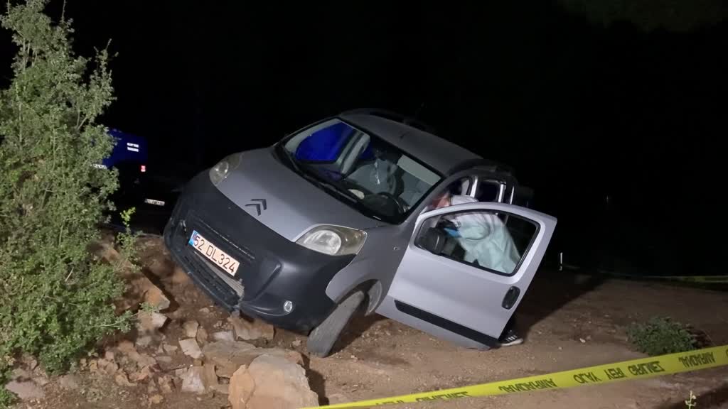 Antalya Seydişehir  yolunda Rampada lastiğine tuğla koyduğu kamyonetin altında kalan sürücü öldü