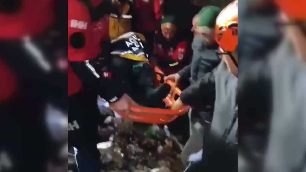 ANTALYA - Yolcu otobüsünün şarampole devrilmesi sonucu 33 kişi yaralandı