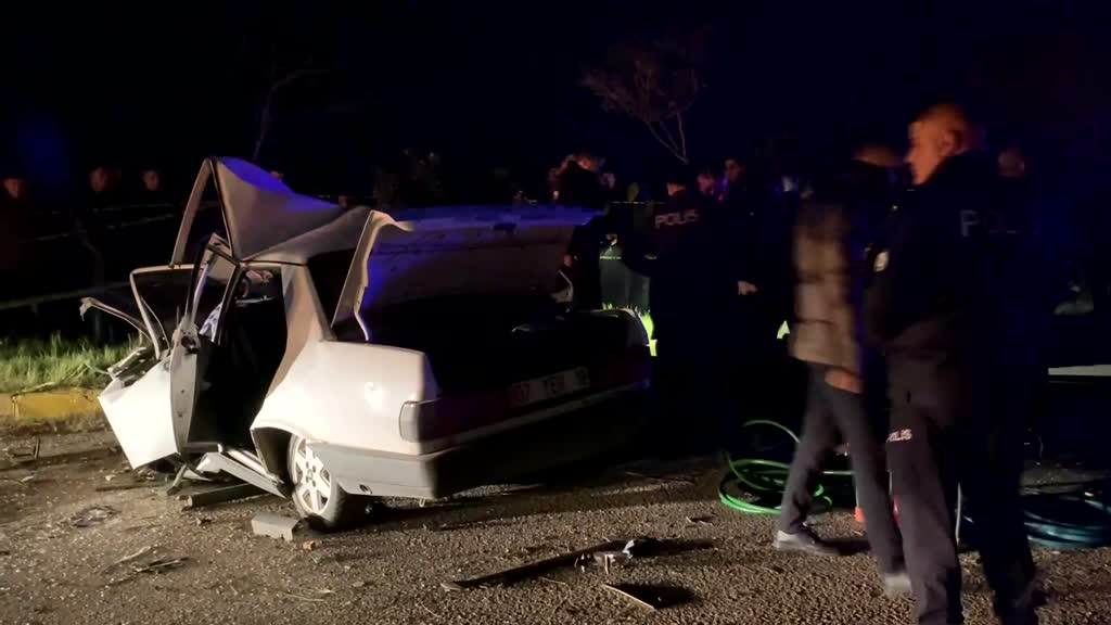 ANTALYA - Zincirleme trafik kazasında 3 kişi hayatını kaybetti