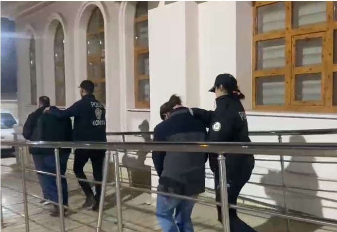 ARAÇTAN 50 BİN LİRA DEĞERİNDE EŞYA ÇALAN HIRSIZLAR YAKALANDI