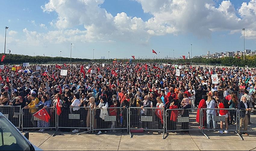 Aşı karşıtları mitingi! maske mesafe kuralını takmadılar