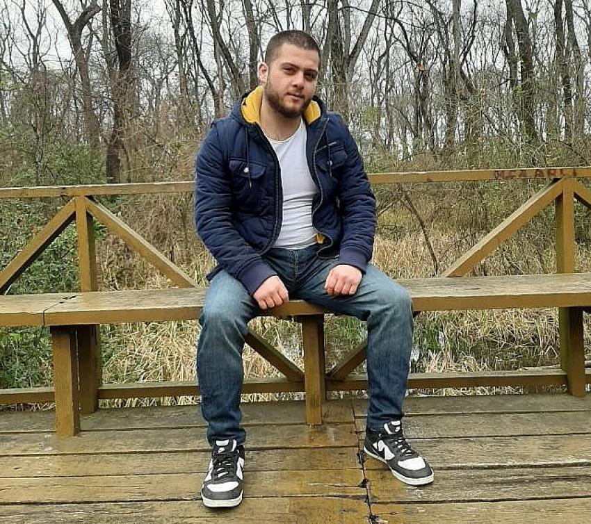 Askerden yeni gelen genç evinin önünde tüfekle öldürüldü