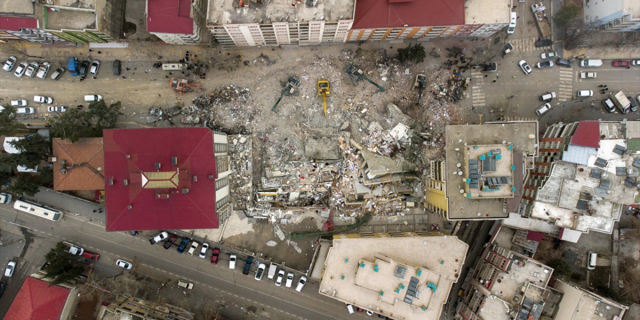 Asrın felaketi 10 ilimizi vuran depremde can kaybı sayısı 31 bin 643'e yükseldi