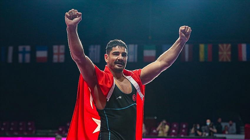 Avrupa Güreş Şampiyonası'nda altın madalya kazanan Taha Akgül gururlu