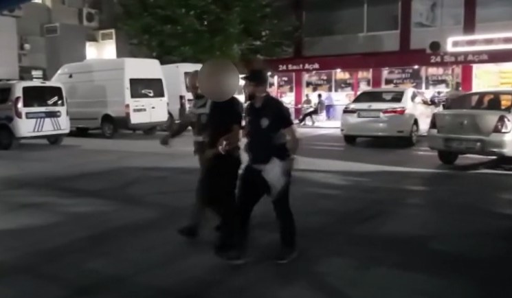 AYAKKABILARA DADANAN HIRSIZ YAKALANDI