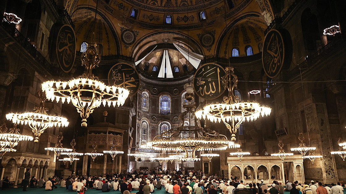 Ayasofya-i Kebir Camii'nde 88 yıl sonra ilk teravih namazı kılınacak