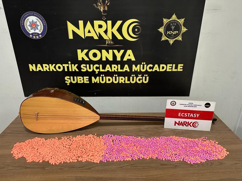 BAĞLAMANIN İÇİNDEN BİNLERCE UYUŞTURUCU HAP ÇIKTI