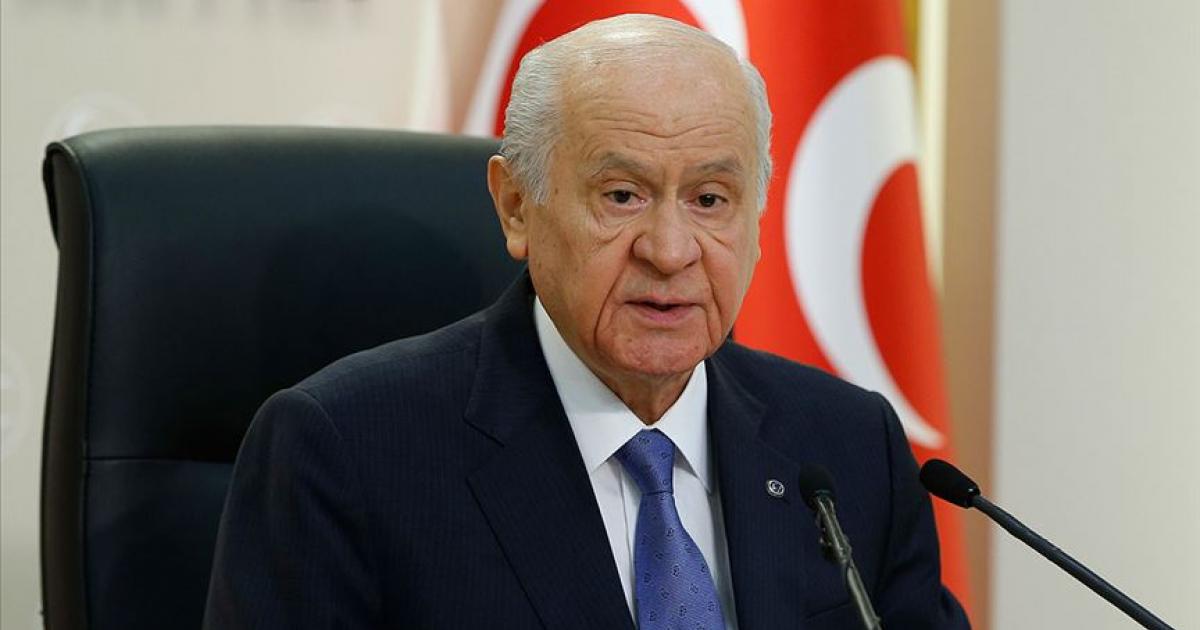 Bahçeli, 154 kişilik listeyi kameraya gösterdi: Bunlarla hukuk zemininde mutlaka hesaplaşacağız