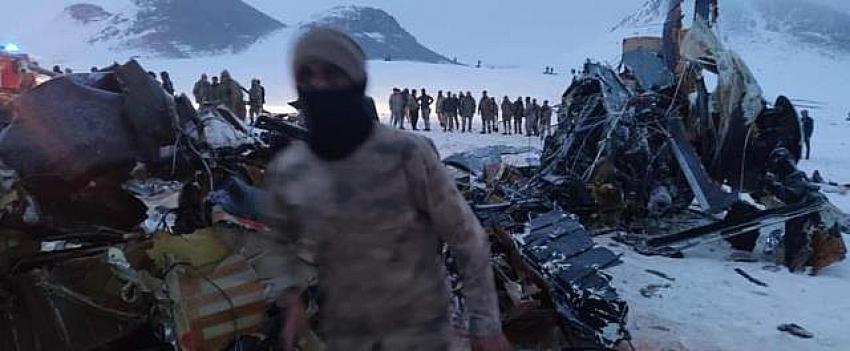 Bakan Akar: İlk bilgilere göre helikopter kazası olumsuz hava şartları nedeniyle oldu