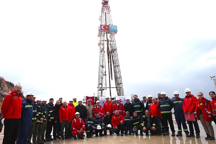 Bakan Bayraktar: Gabar'da 40 bin varil günlük üretimi geçmiş bulunuyoruz