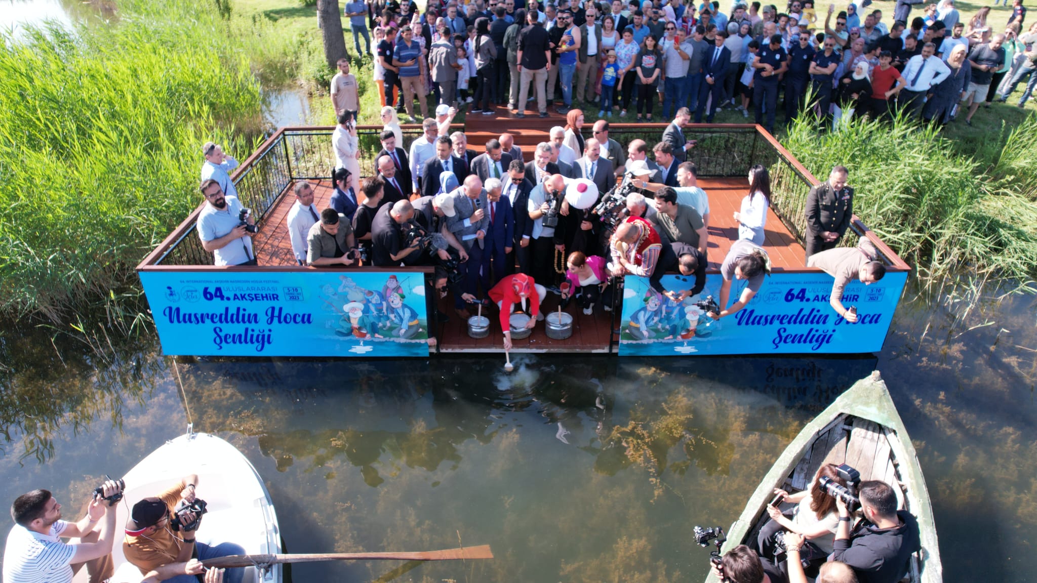 Bakan Göktaş, temsili Nasreddin Hoca ile birlikte Akşehir Gölü’ne maya çaldı