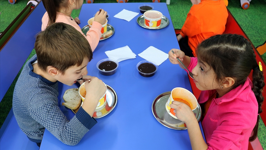 Bakan Özer: Okul öncesi eğitimdeki tüm okullarda ücretsiz yemek vereceğiz