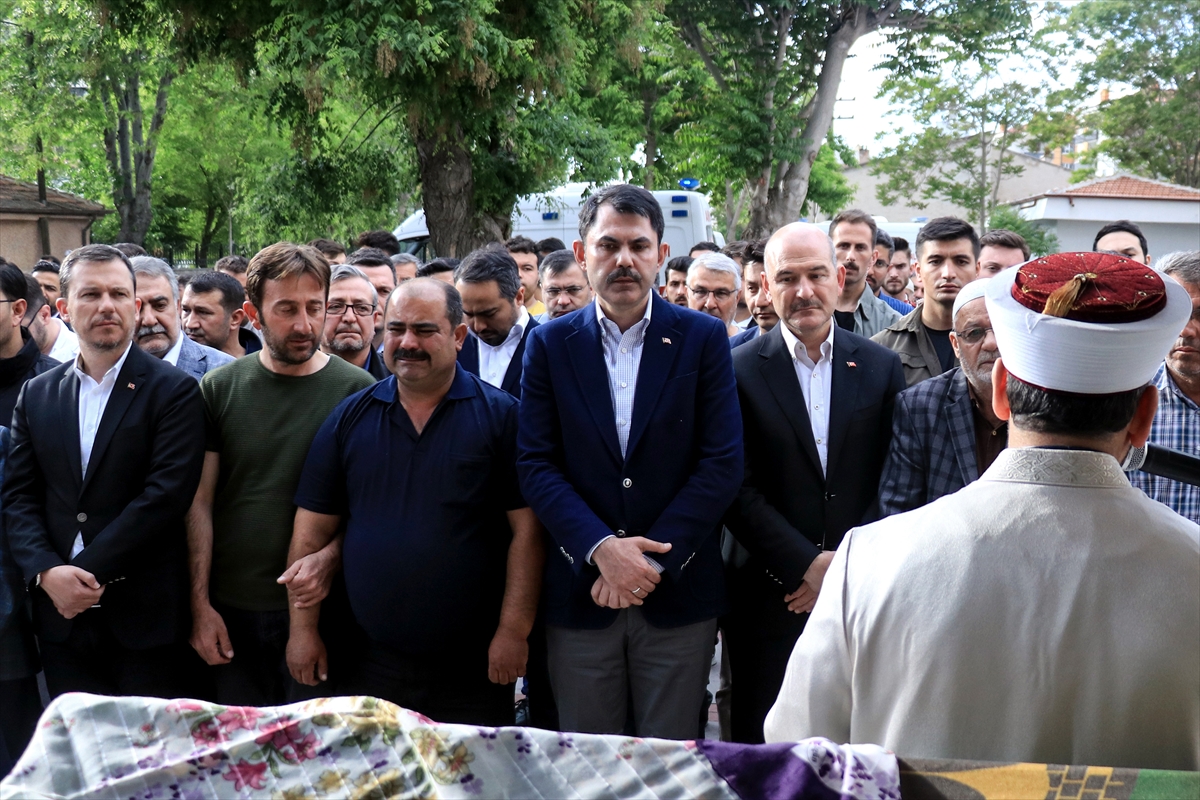 Bakanlar Soylu ve Kurum, Niğde'deki kazada ölen öğrencinin cenazesine katıldı