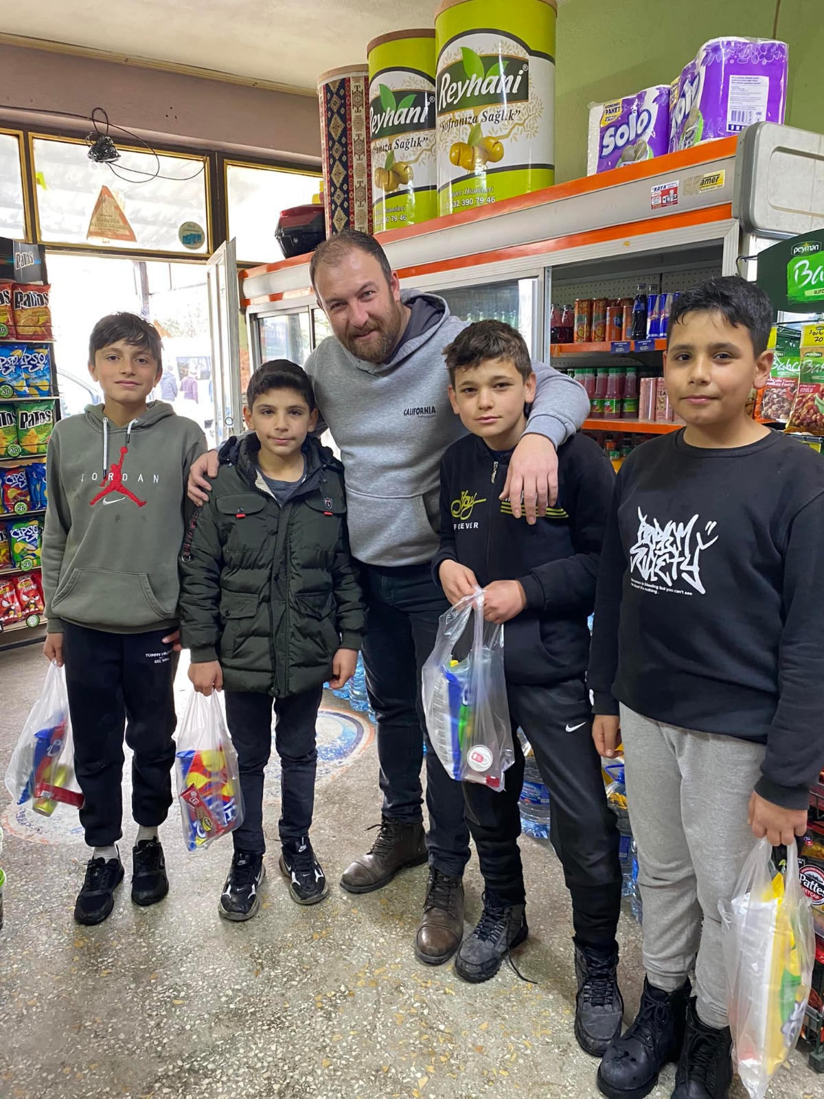 Bakkal Amcadan anlamlı hediye