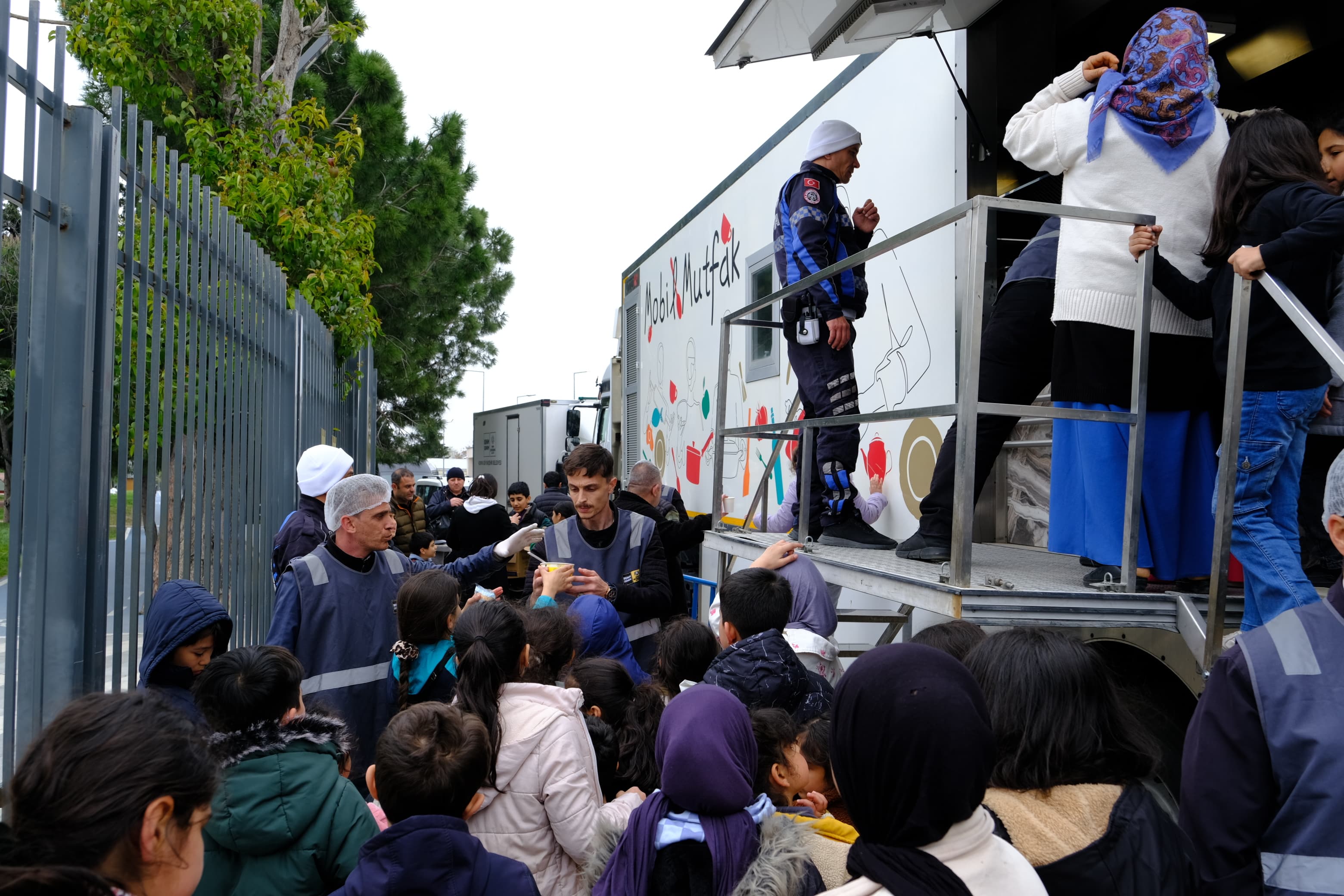 BAŞKAN ALTAY: “MOBİL MUTFAK VE MOBİL EKMEK FIRINIMIZ İSTANBULLULARA HİZMET VERİYOR”