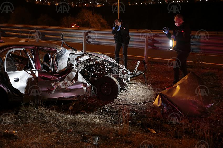  Başkentte otomobil refüje çarptı: 2 ölü, 5 yaralı