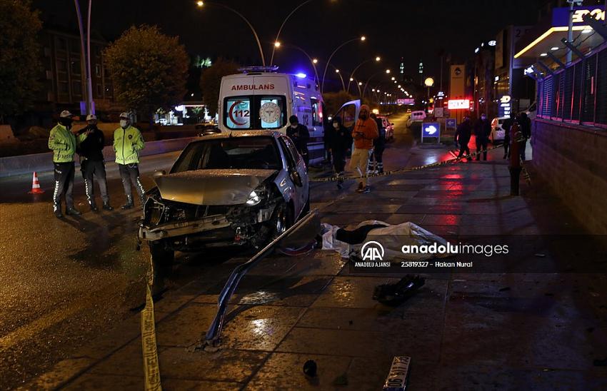 Başkentte yoldan çıkarak refüje çarpan otomobilin sürücüsü öldü