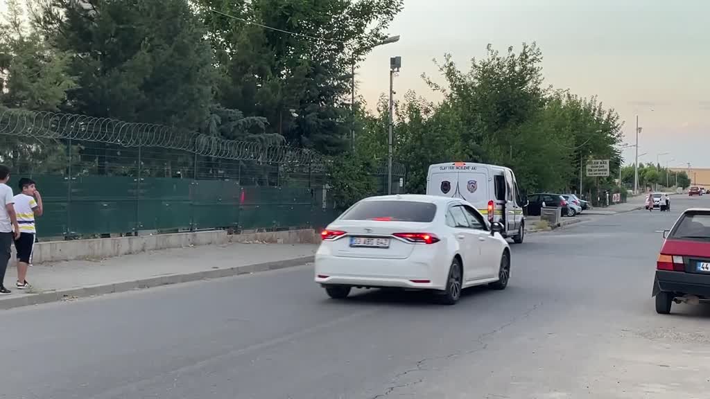 Batmanda Cinnet getiren polis eşini ve çocuğunu öldürüp, intihar etti