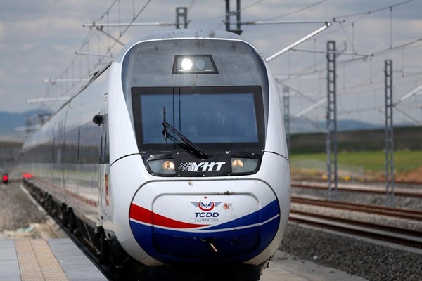 Bayram ve ara tatili öncesinde trenlerde  ek vagon