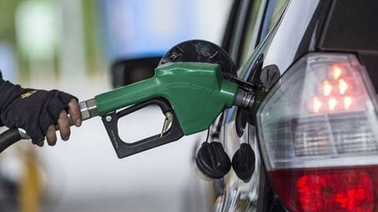 Benzin ve motorin fiyatına 2 liraya yakın zam geliyor.