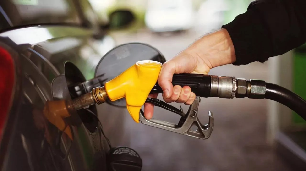 Benzin ve motorine bir zam daha geldi