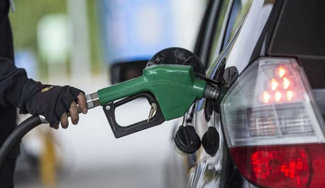 Benzinden sonra bir zam da motorine geldi! Pompa fiyatlarına yansıdı...