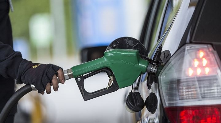 Benzine ve motorine zam geldi