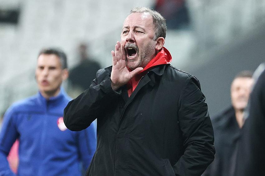 Beşiktaş'ta, Sergen Yalçın'la yola devam kararı alındı.