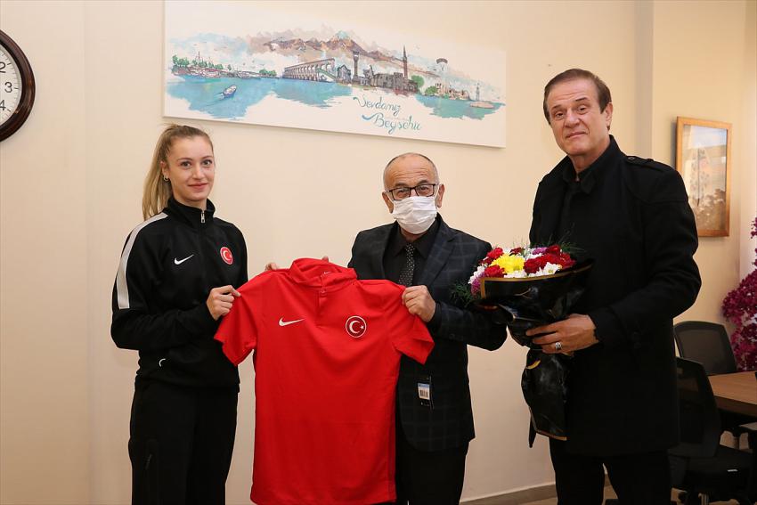 Beyşehir Belediye Başkanı Bayındır, Avrupa şampiyonu milli sporcuyu kabul etti