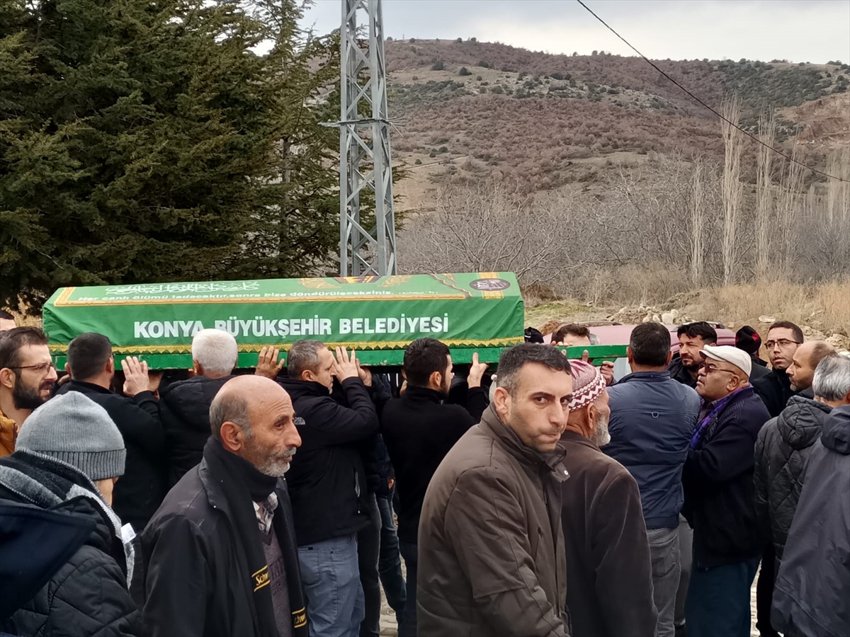 Beyşehir'de  93 günlük yaşam savaşını kaybeden genç futbolcu defnedildi