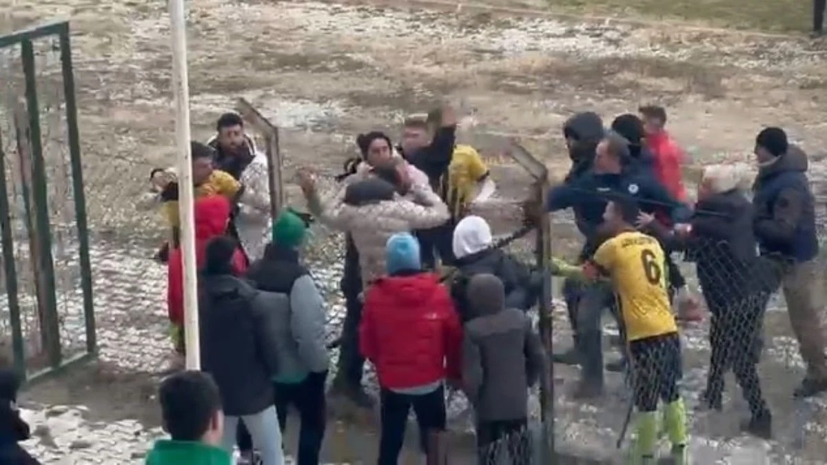 Konyada amatör küme maçında futbolcuları ve yöneticileri arasında Kavga : 2 yaralı