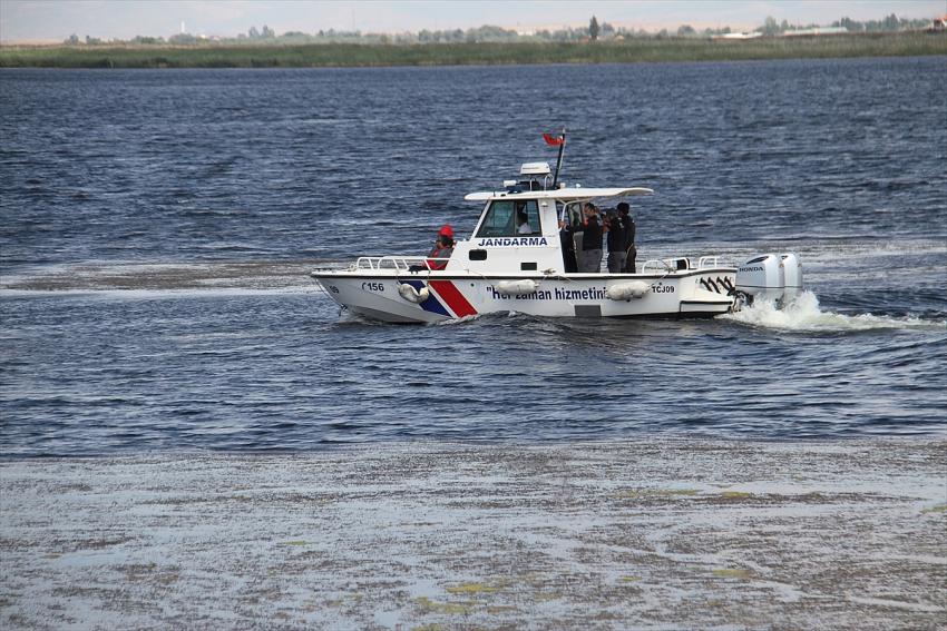 Beyşehir'de Balık avlamak için tekneleriyle göle açılan 5 arkadaştan biri kayboldu