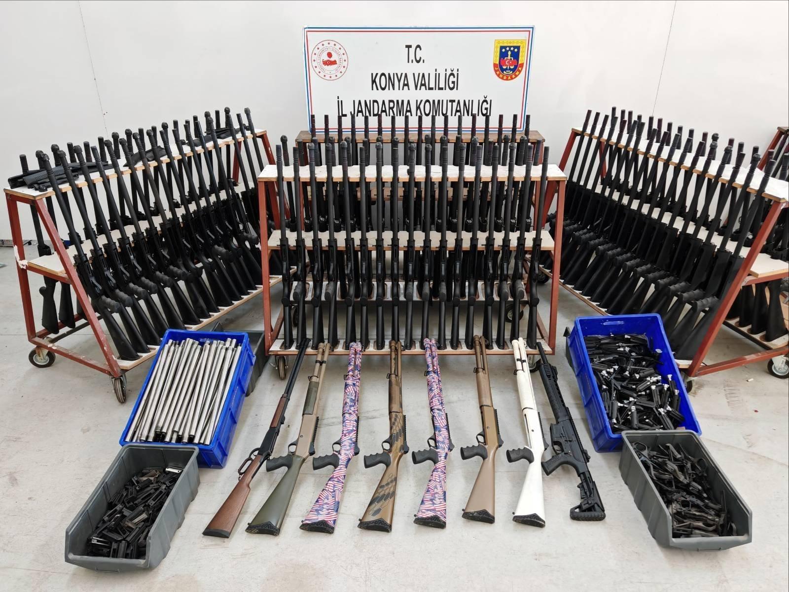 Beyşehir'de Büyük Miktarda Silah ve Parçası Ele Geçirildi