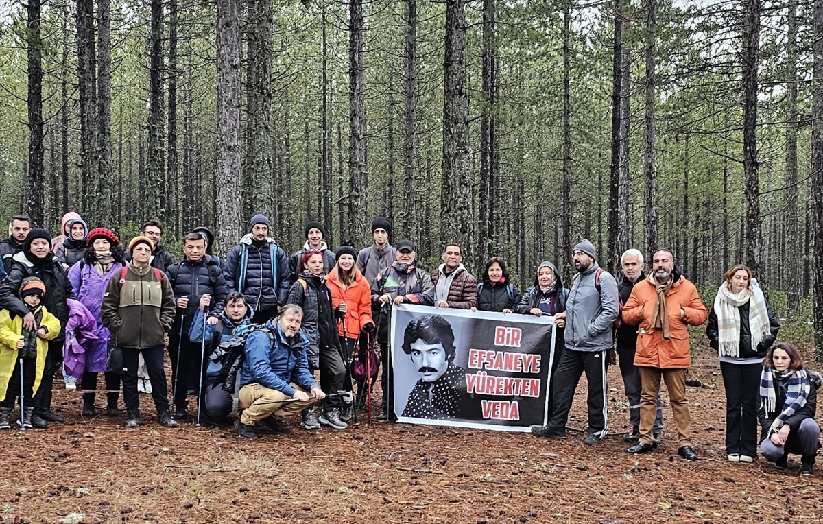 Beyşehir'de  doğaseverler Ferdi Tayfur'u şarkılarıyla andı