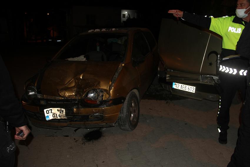 Beyşehir'de  iki otomobilin çarpışması sonucu 8 kişi yaralandı