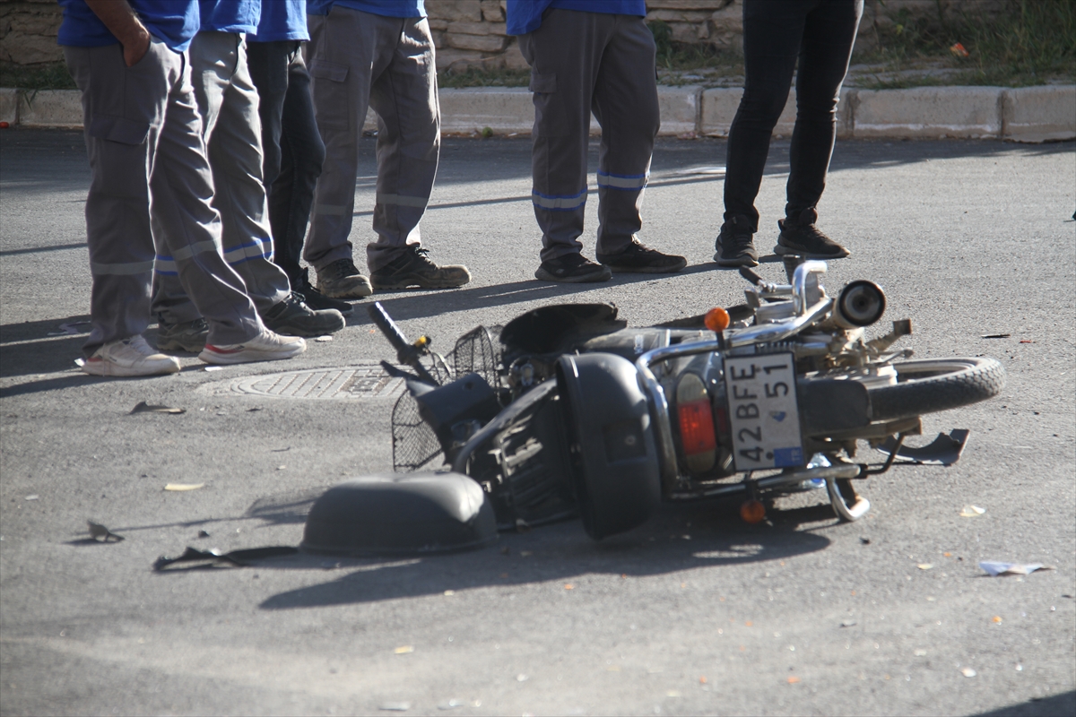 Beyşehir'de minibüs ile motosikletin çarpıştığı kazada bir kişi yaralandı