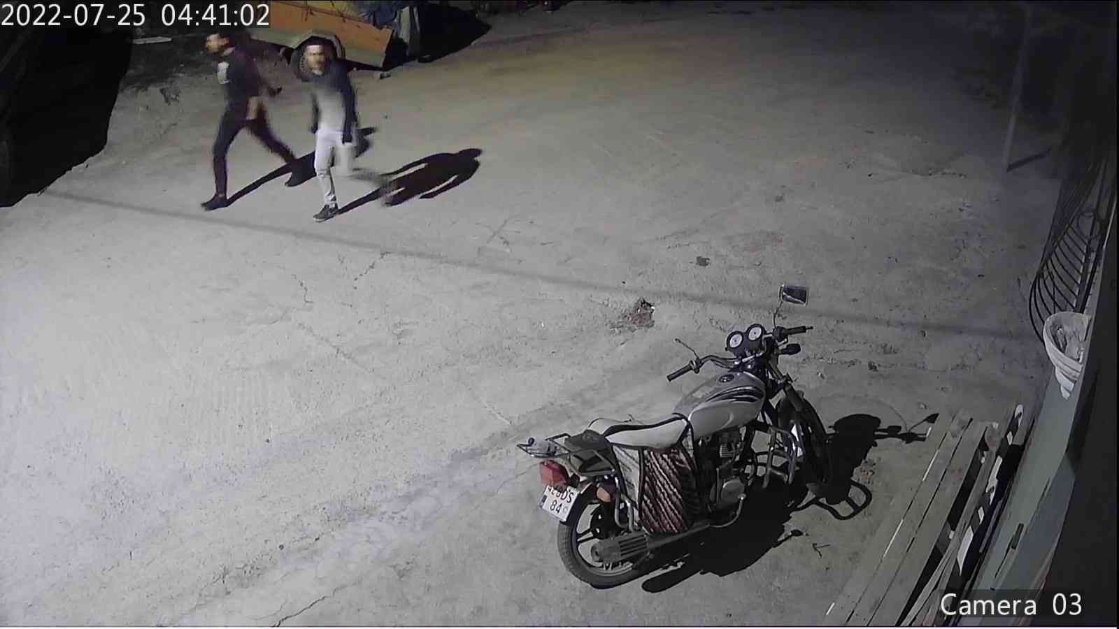 Beyşehir'de Modifiyeli araçla motosiklet çalan hırsızlar tutuklandı