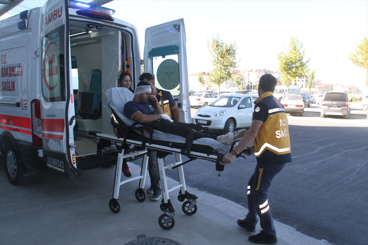 Beyşehir'de muştayla darbeliden üniversite öğrencisi yaralandı